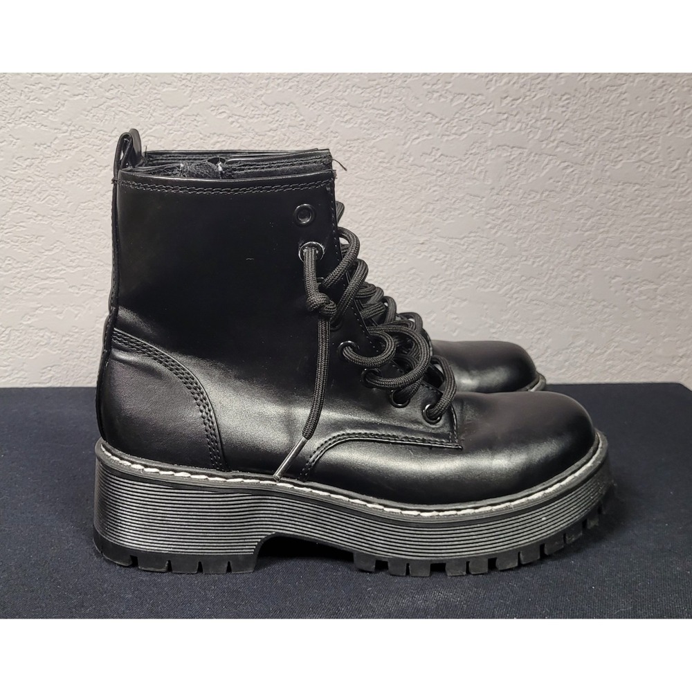 No Boundaries Women's Lug Sole Combat Boots Black Faux Leather Side Zip Size 6 - Picture 2 of 14